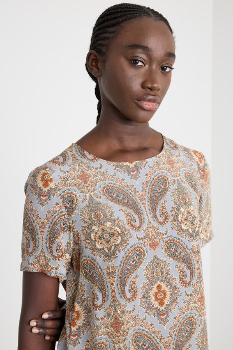 Abito lungo e ampio in crepe de chine