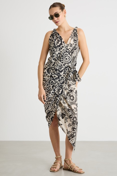 Abito asimmetrico con dettaglio di nodo Intrend