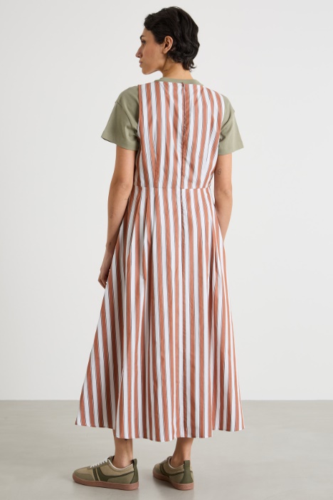 Abito in popeline con scollo a V