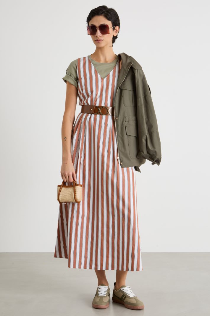 Abito in popeline con scollo a V Intrend