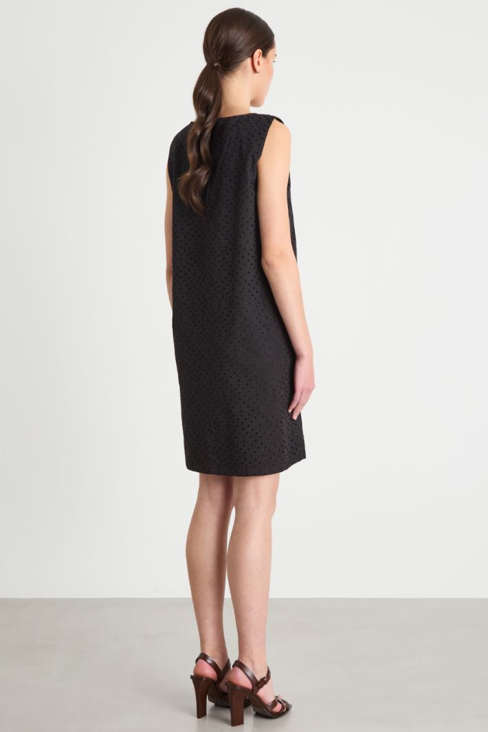 Sleeveless broderie anglaise dress Intrend - 4