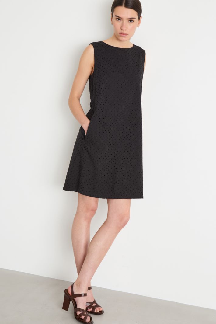 Sleeveless broderie anglaise dress Intrend - 2