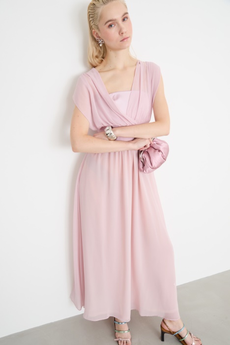 Abito con scollo a V incrociato