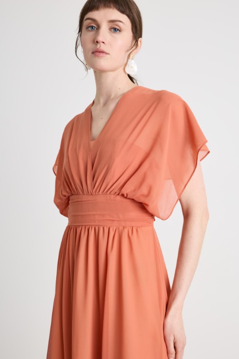 Abito con scollo a V incrociato