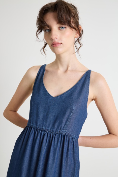 Abito smanicato in chambray