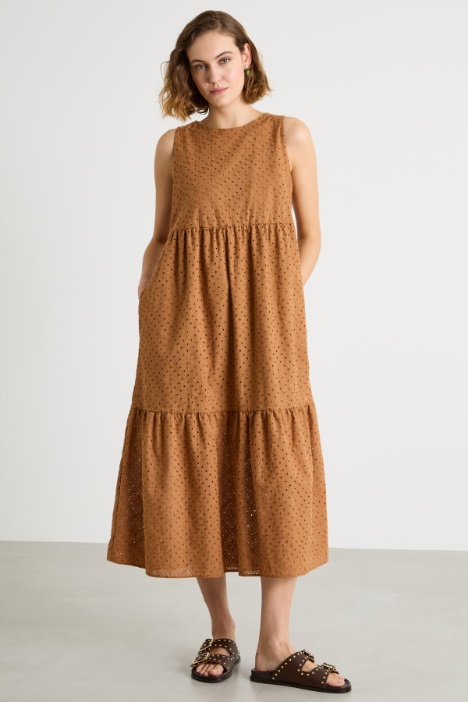 Abito in sangallo con balze