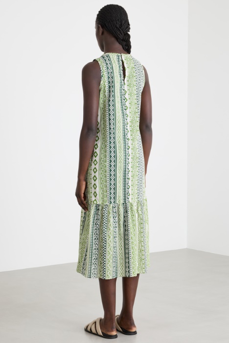 Abito svasato con balza