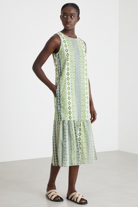 Abito svasato con balza