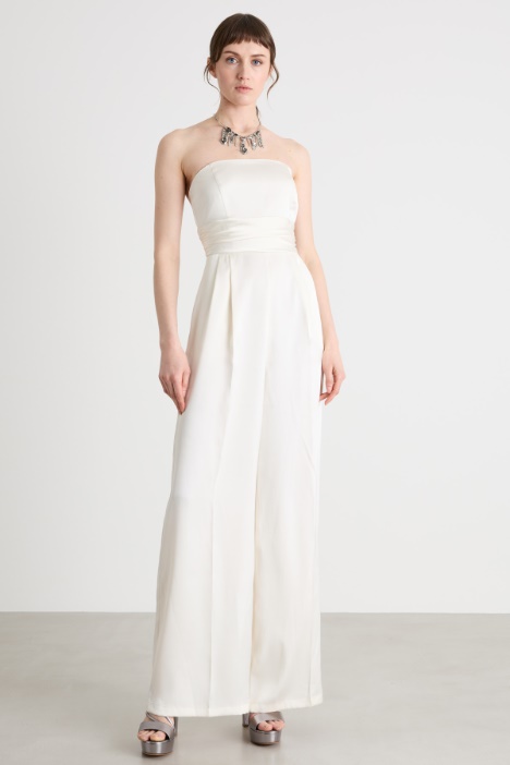 Tuta in raso tecnico con coprispalle