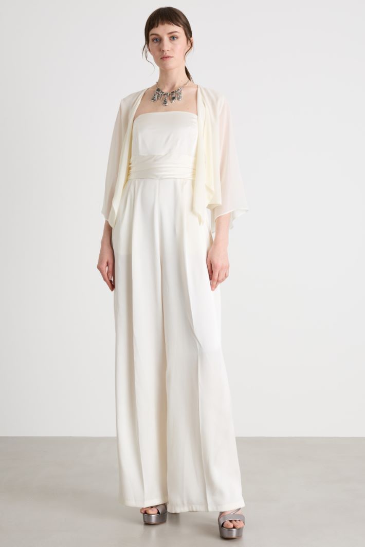 Tuta in raso tecnico con coprispalle Intrend