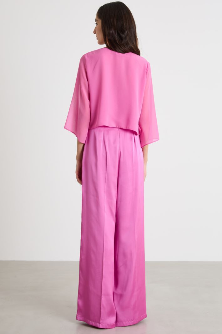 Technical satin jumpsuit with shrug Intrend - 4