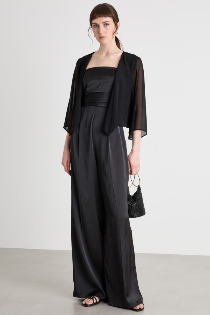 Tuta in raso tecnico con coprispalle Intrend