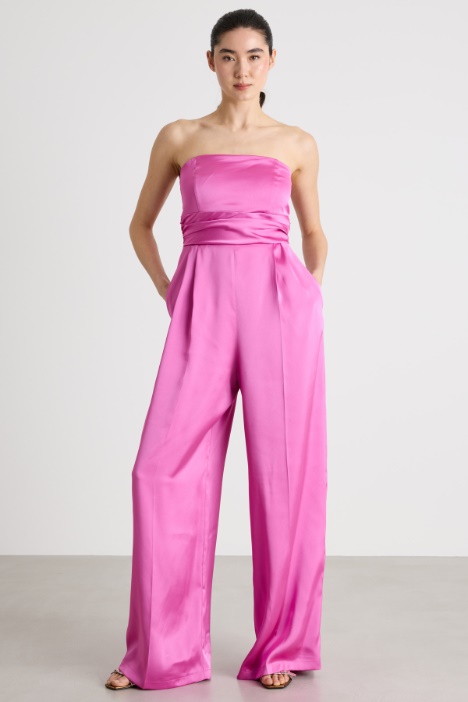 Tuta smanicata in raso