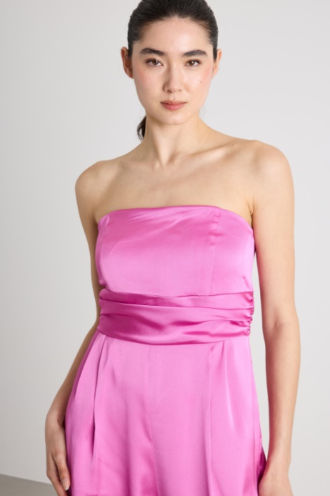 Tuta smanicata in raso