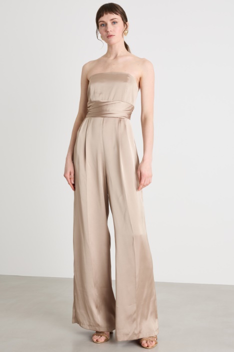 Tuta smanicata in raso