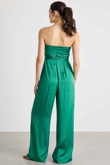 Tuta smanicata in raso