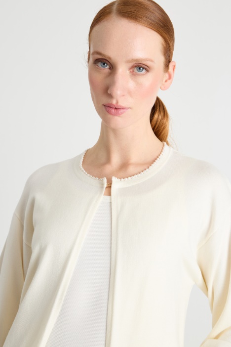 Cardigan con scollo bijoux