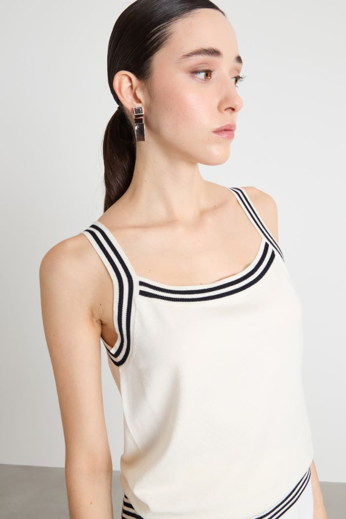 Stretch-knit top Intrend - 3