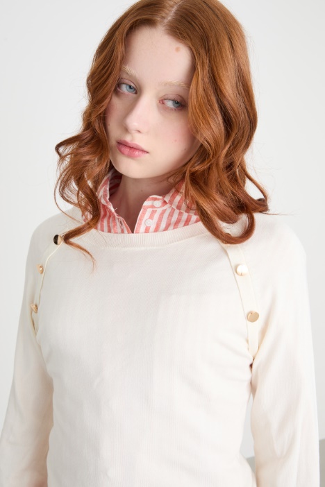 Maglia aderente con bottoni