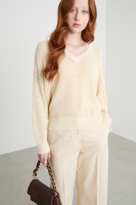 Maglia traforata con scollo a V Intrend