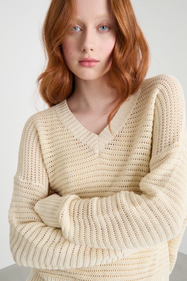 Pointelle-knit V-neck jumper Intrend - 3