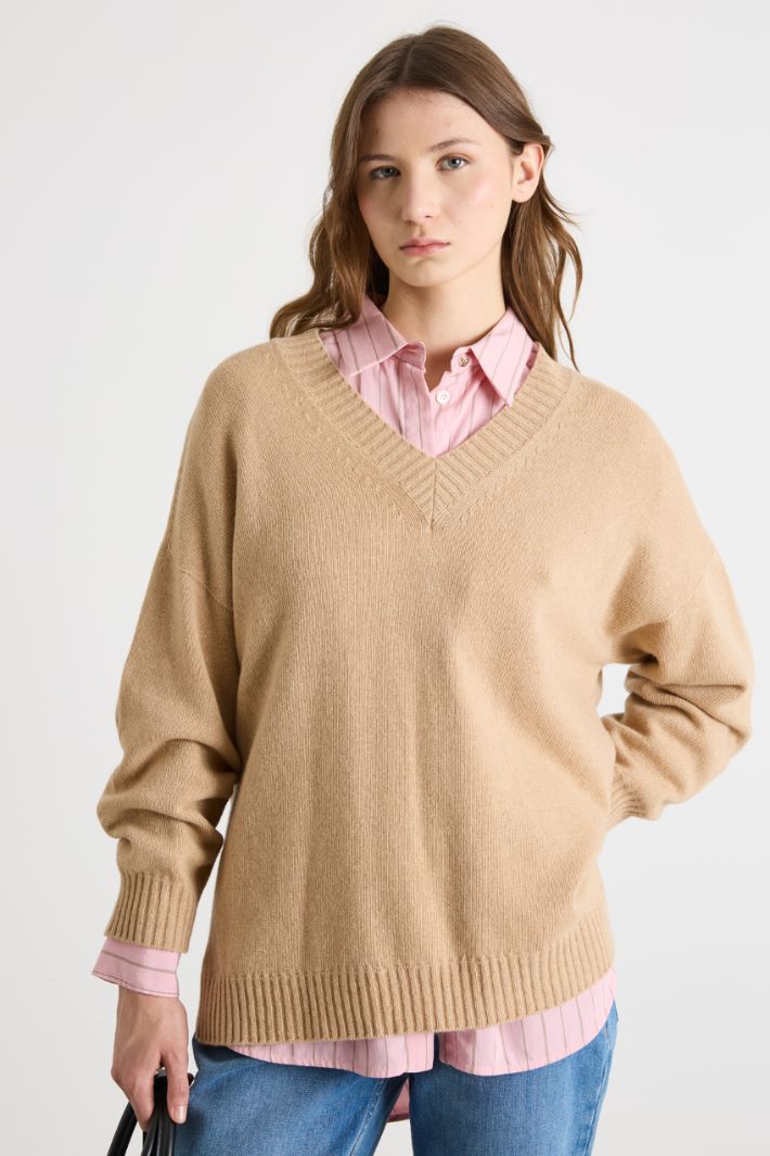 Maglia con scollo a V Intrend - 2