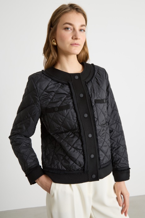 Chaqueta acolchada con inserciones de punto