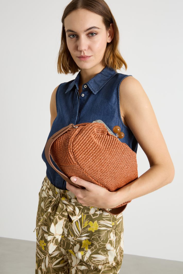 Raffia-effect fabric clutch bag Intrend - 5