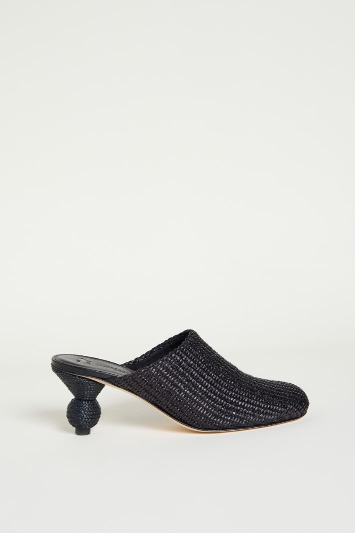 Raffia-effect spherical-heel mules Intrend