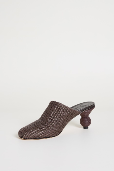 Sabot effetto rafia con tacco a sfera