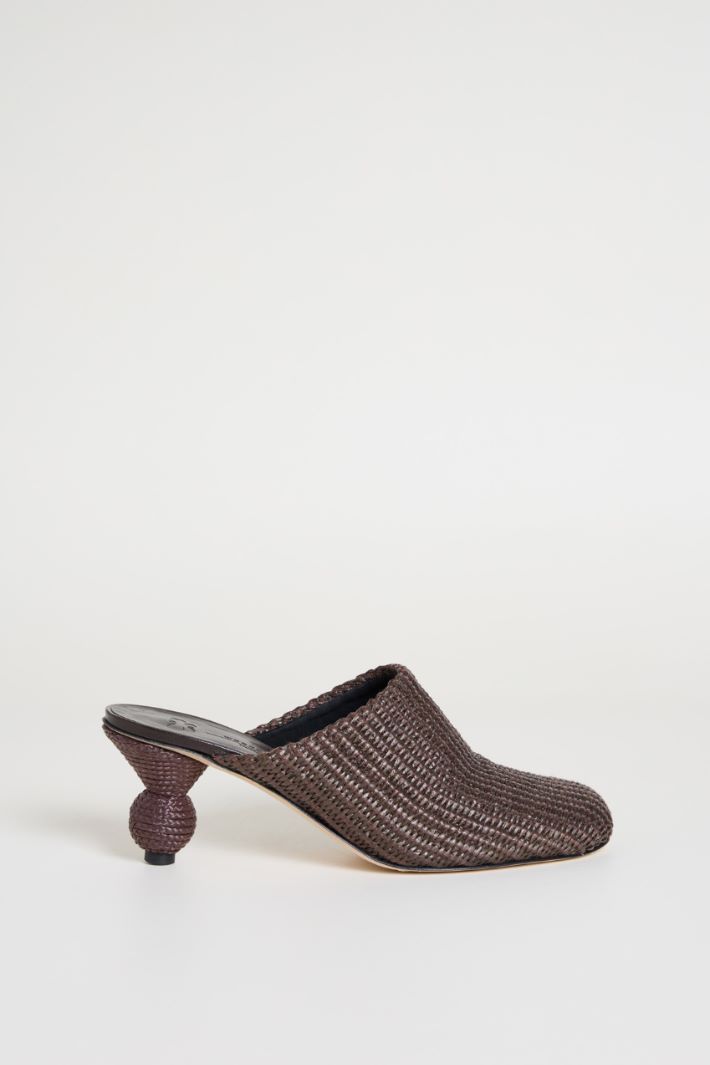 Sabot effetto rafia con tacco a sfera Intrend