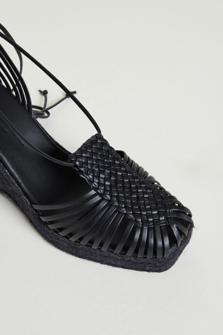 Woven leather sandals Intrend - 4