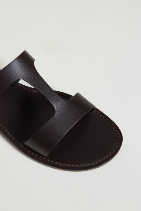 Sandalo in pelle con lacci