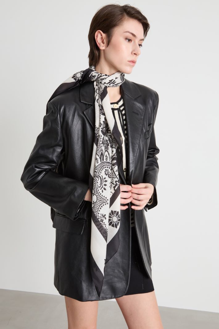 Patterned shawl Intrend