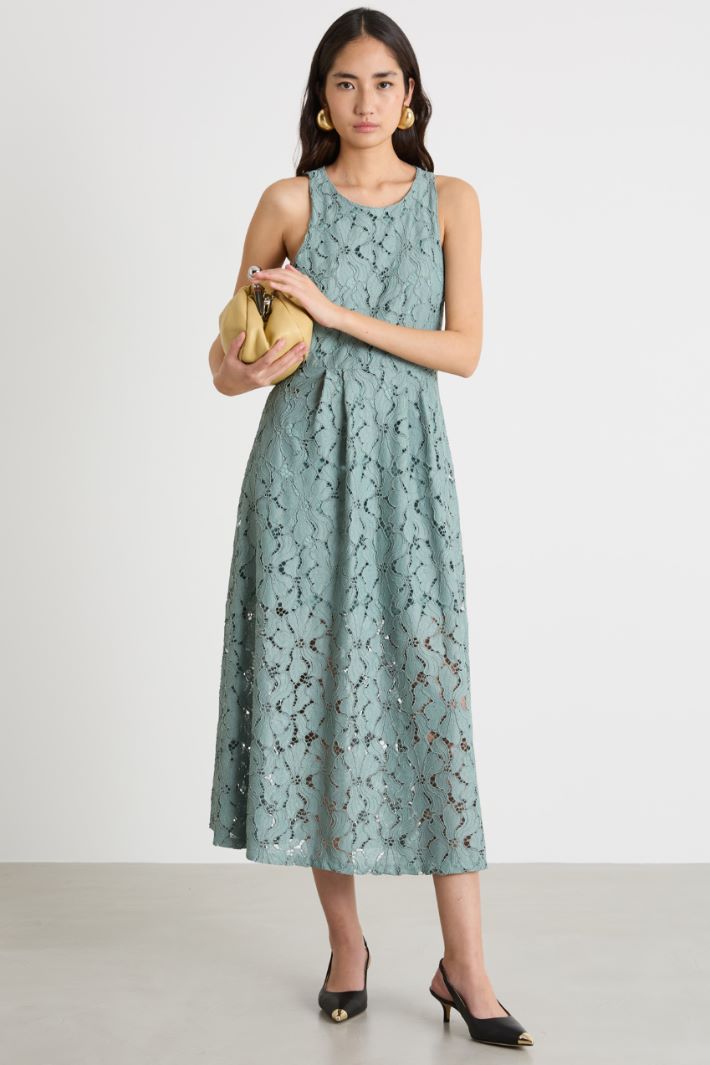 Rebrodé lace dress Intrend