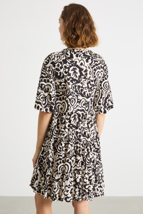 Vestido corto con volantes