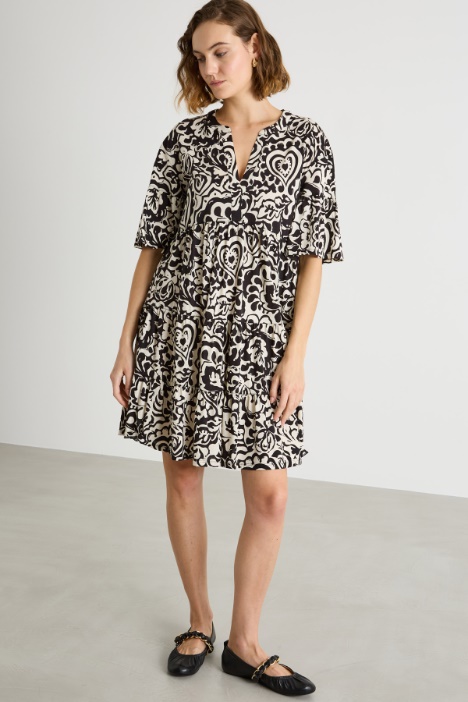 Vestido corto con volantes