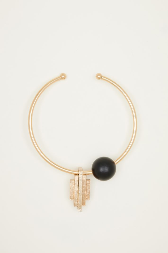 Metal and wood choker Intrend