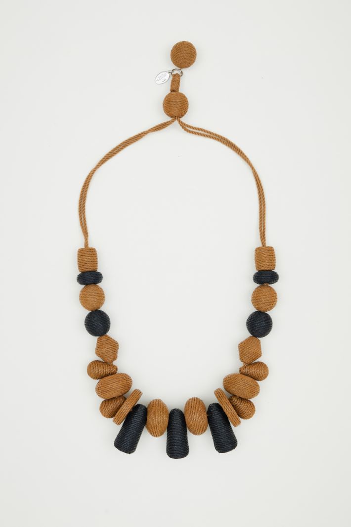 Woven straw bead necklace Intrend