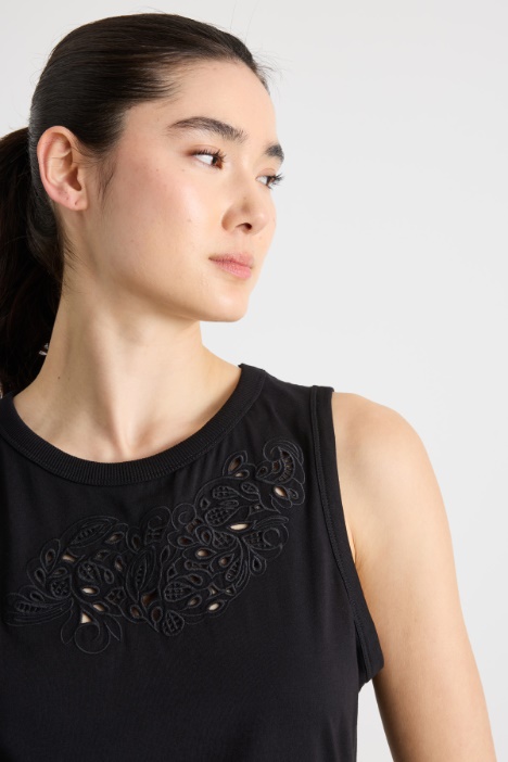 Top in jersey con ricamo sangallo