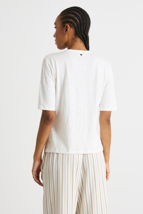 T-shirt con ampio scollo a V