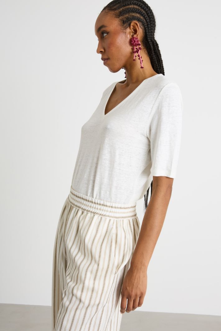 Wide V-neck T-shirt Intrend - 2