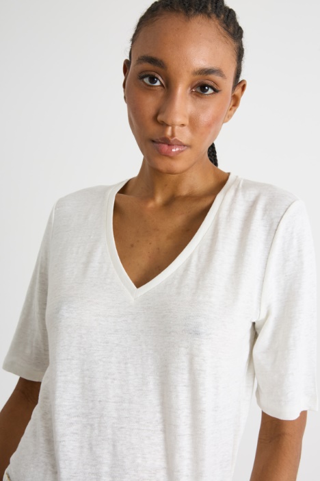 T-shirt con ampio scollo a V