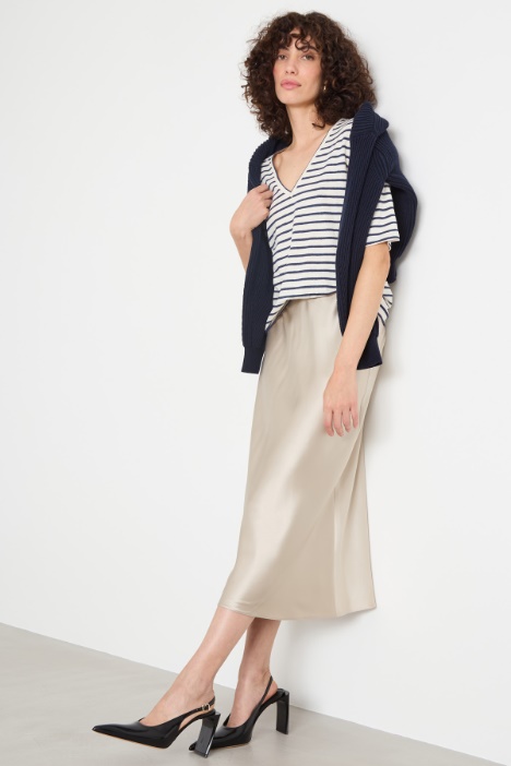 Wide V-neck T-shirt Intrend