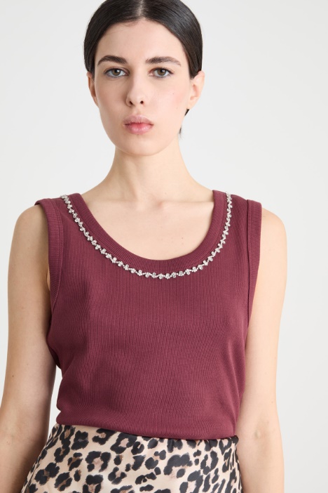 Top ajustado con strass
