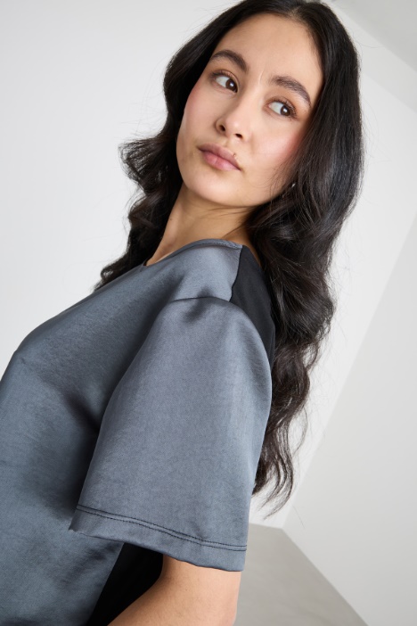 T-shirt in raso e jersey