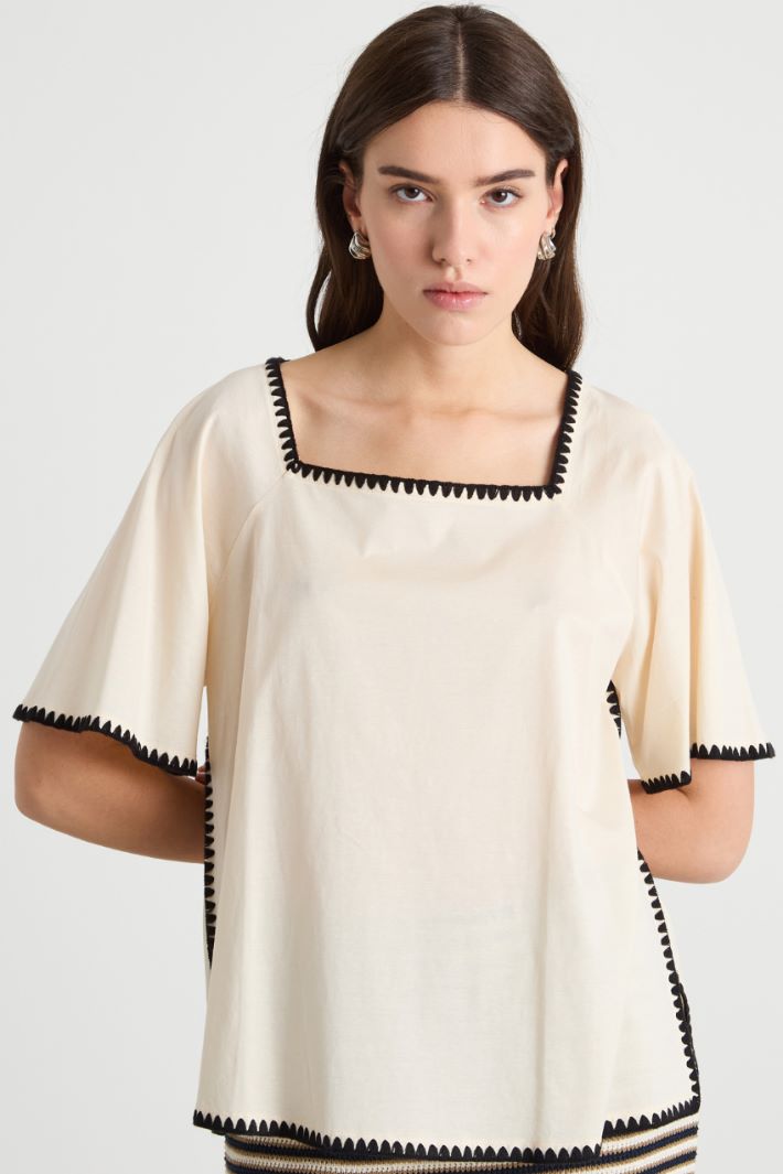 Embroidered T-shirt Intrend - 2