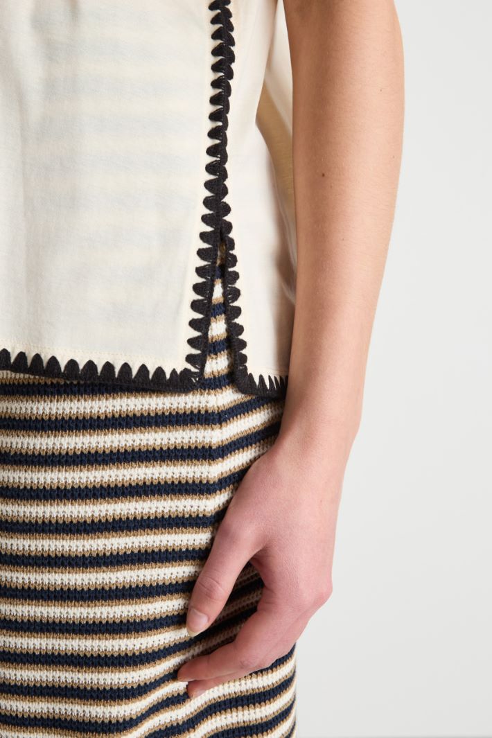 Embroidered T-shirt Intrend - 3