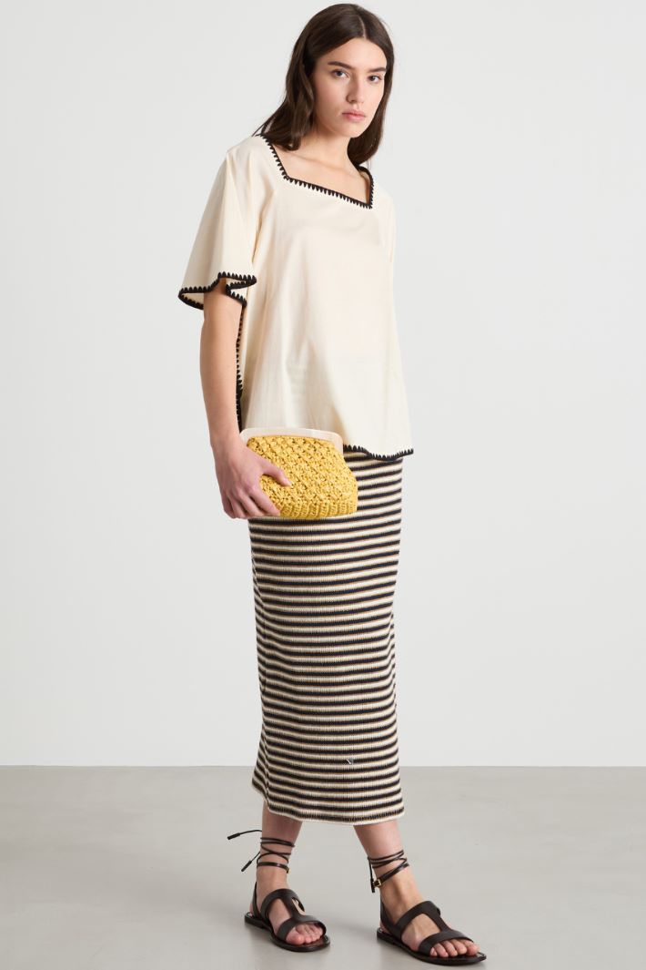 Embroidered T-shirt Intrend