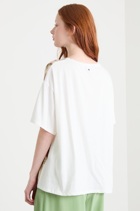 Camiseta de seda estampada y punto